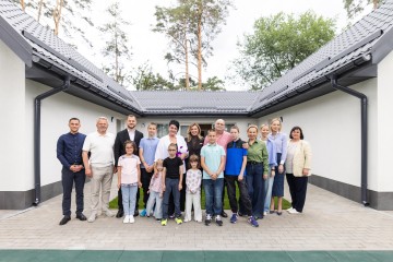 Ще одна велика прийомна родина отримала новий будинок у межах проєкту «Адреса дитинства» – Олена Зеленська