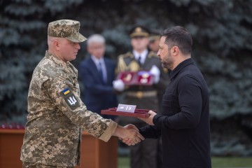 Президент України привітав воїнів із Днем армійської авіації
