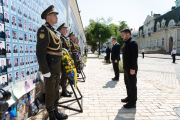The President of Ukraine and the Prime Minister of the United Kingdom Paid Tribute to Fallen Ukrainian Warriors in Kyiv