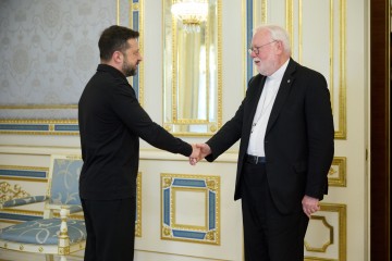 Президент обговорив із секретарем Святого Престолу, архієпископом Полом Річардом Галлагером дипломатичні зусилля для завершення війни в Україні