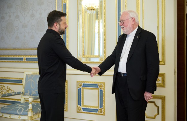 Президент обговорив із секретарем Святого Престолу, архієпископом Полом Річардом Галлагером дипломатичні зусилля для завершення війни в Україні