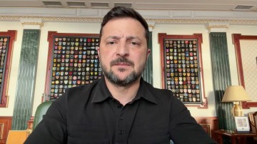 Росія повинна відчувати зростання тиску і санкцій: це і наші далекобійні санкції, і мідлстрайки, і сильні позиції на фронті – звернення Президента
