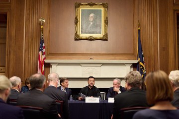 У Сенаті США Президент України зустрівся з понад 60 сенаторами та був присутнім під час голосування за процедурне рішення щодо санкційного законопроєкту
