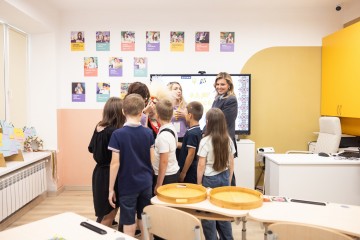 Олена Зеленська відвідала Школу Супергероїв і «Голосний кемп» у Чернівцях