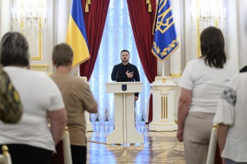 Президент вручив державні нагороди захисникам України і рідним загиблих воїнів