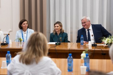 Олена Зеленська зустрілася з подружжями українських послів та обговорила з ними пріоритети допомоги Україні