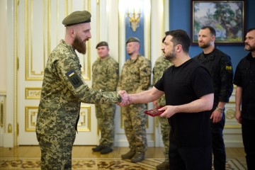 Президент привітав військовослужбовців Військ зв’язку та кібербезпеки з професійним святом і відзначив їх державними нагородами
