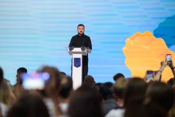 У День молоді Президент зустрівся з учасниками Українського молодіжного форуму та відзначив їх державними нагородами