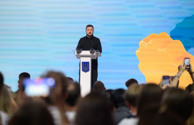 У День молоді Президент зустрівся з учасниками Українського молодіжного форуму та відзначив їх державними нагородами