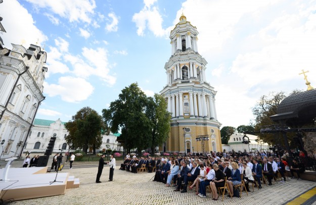 Треба зробити значно більше, щоб в історії українських святинь було майбутнє – Президент на заходах із нагоди 975-річчя з моменту створення Києво-Печерської лаври