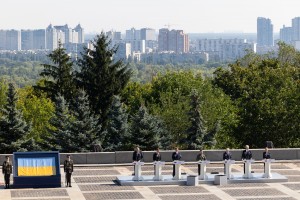Президент Володимир Зеленський привітав українців із Днем Державного Прапора України та взяв участь у церемонії підняття синьо-жовтого стяга, 23 серпня 2026 року.