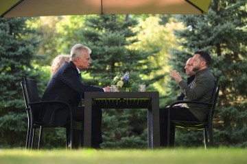 Після закінчення саміту Україна – країни Північної Європи та Балтії Президент провів шість двосторонніх зустрічей з лідерами