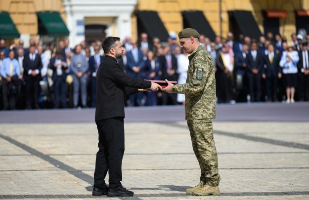 З нагоди 35-ї річниці відновлення незалежності України Президент вручив найвищі державні нагороди військовим і цивільним українцям та українкам