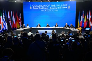 Президент України Володимир Зеленський узяв участь у засіданні Коаліції охочих у Києві, яке зібрало представників понад 30 країн офлайн та онлайн, 24 серпня 2026 року.