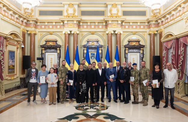 Президент вручив щорічну відзнаку «Національна легенда України» військовим і цивільним українцям