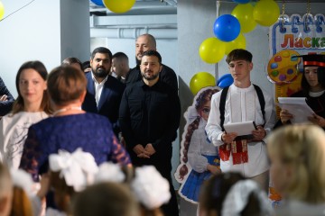 Президент поспілкувався з учнями в одній зі шкіл на Київщині та привітав їх із початком нового навчального року