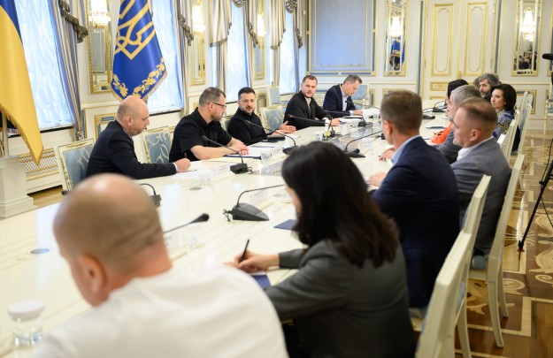 Президент обговорив із представниками бізнесу роботу в умовах постійної загрози російських ударів і підтримку з боку держави