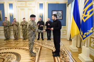 Президент привітав воїнів із Днем танкових військ і відзначив їх державними нагородами