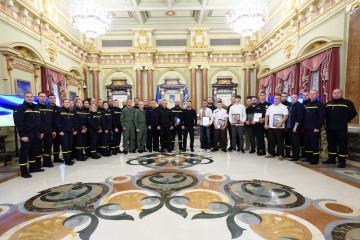 Президент привітав рятувальників із професійним святом і відзначив їх державними нагородами
