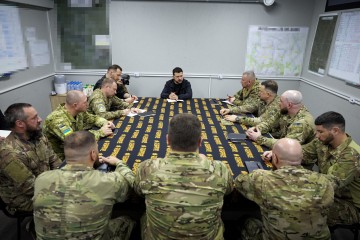 На пункті управління 3-го армійського корпусу Президент обговорив із воїнами результати операції «Вівальді» та плани на четвертий сезон
