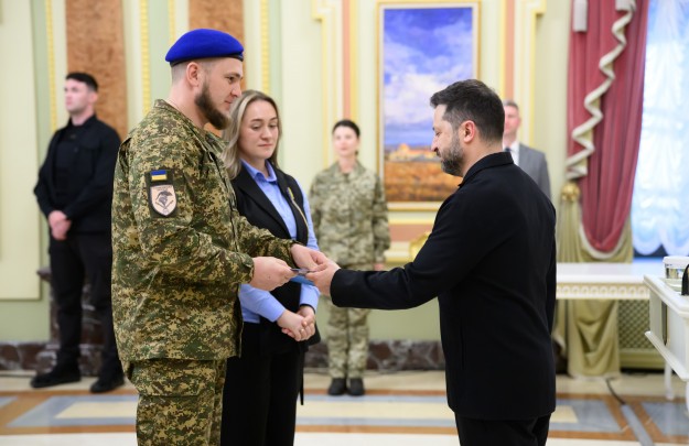 President Presented 20 Certificates for Apartments to Heroes of Ukraine and Families of Fallen Defenders Posthumously Awarded the Highest Title