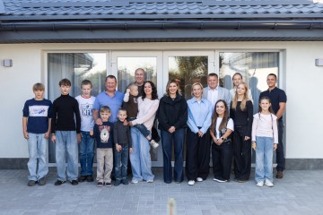 Ще три великі прийомні родини отримали нові будинки в межах проєкту Фундації Олени Зеленської «Адреса дитинства»